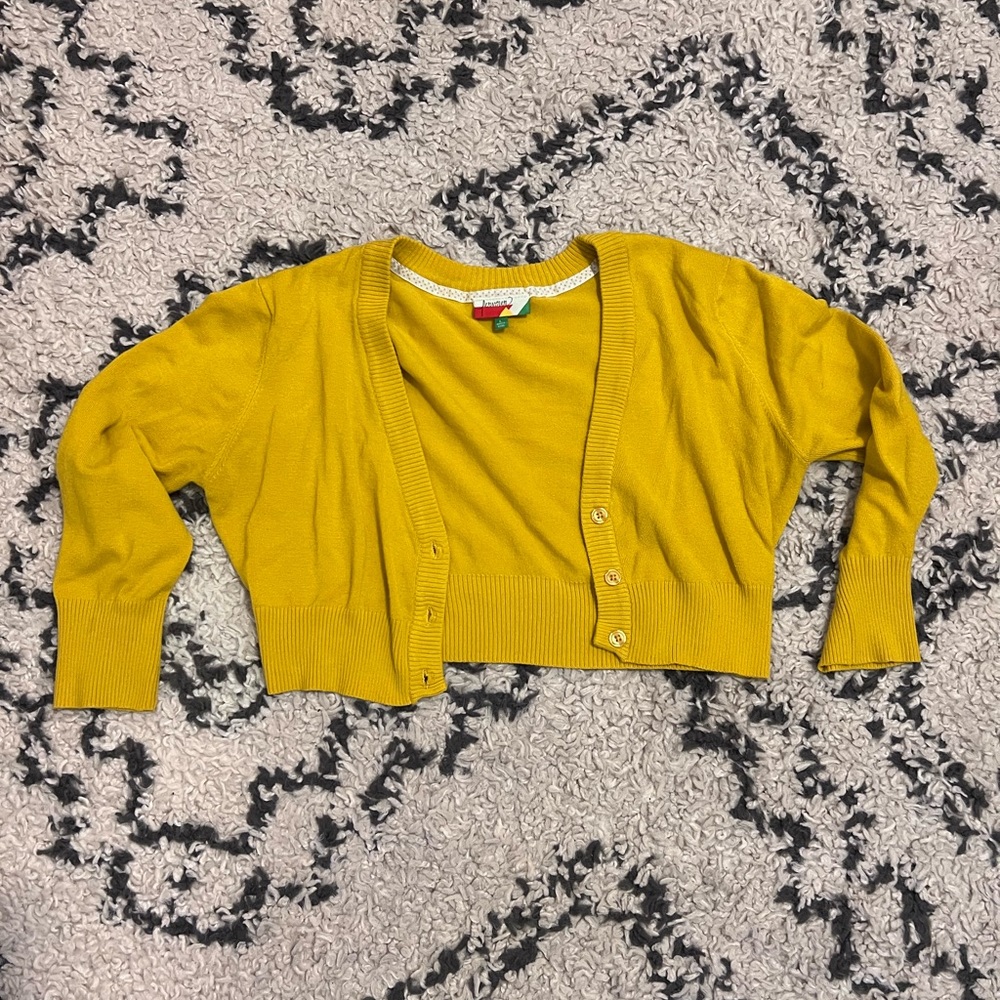Cropped yellow sweater
